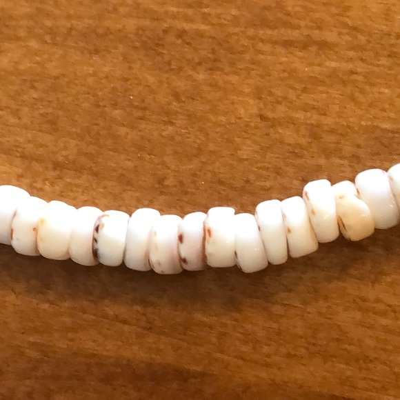 Shell Necklace NWOT - Picture 2 of 3